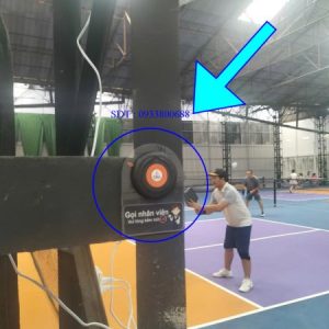 Lặp đặt chuông gọi nhân viên tại sân chơi pickleball